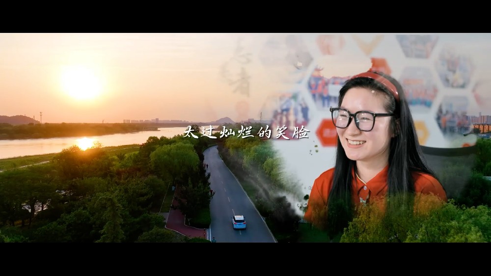 《走在路上 爱在花丛》如常 故事
